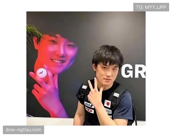 张本智和家的冰箱里塞满能量饮料，训练完直接对瓶吹