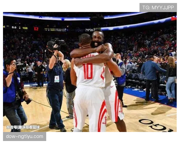 内内转型策应中锋，高位手递手改变球队进攻节奏