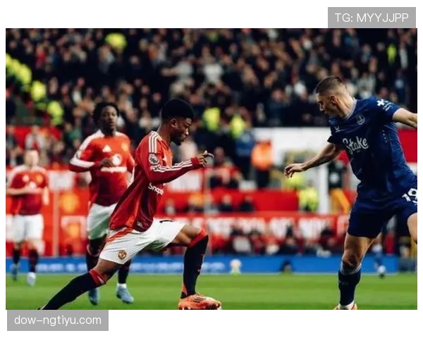 曼联防线失误频繁引发争议，后场稳定性面临考验